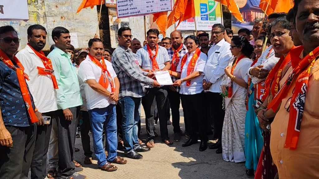 एसटी तिकीट दरवाढी विरोधात उबाठा शिवसेना पक्षाने कणकवली बसस्थानक येथे केले चक्काजाम आंदोलन