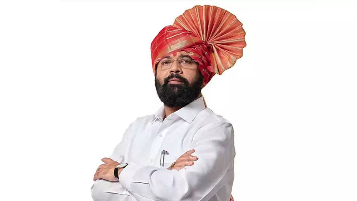 शिंदेंची शिवसेना कुंभ स्नानासाठी उद्या प्रयागराजला जाणार; हिंदुत्वाच्या मुद्द्यावर होणार शक्ती प्रदर्शन