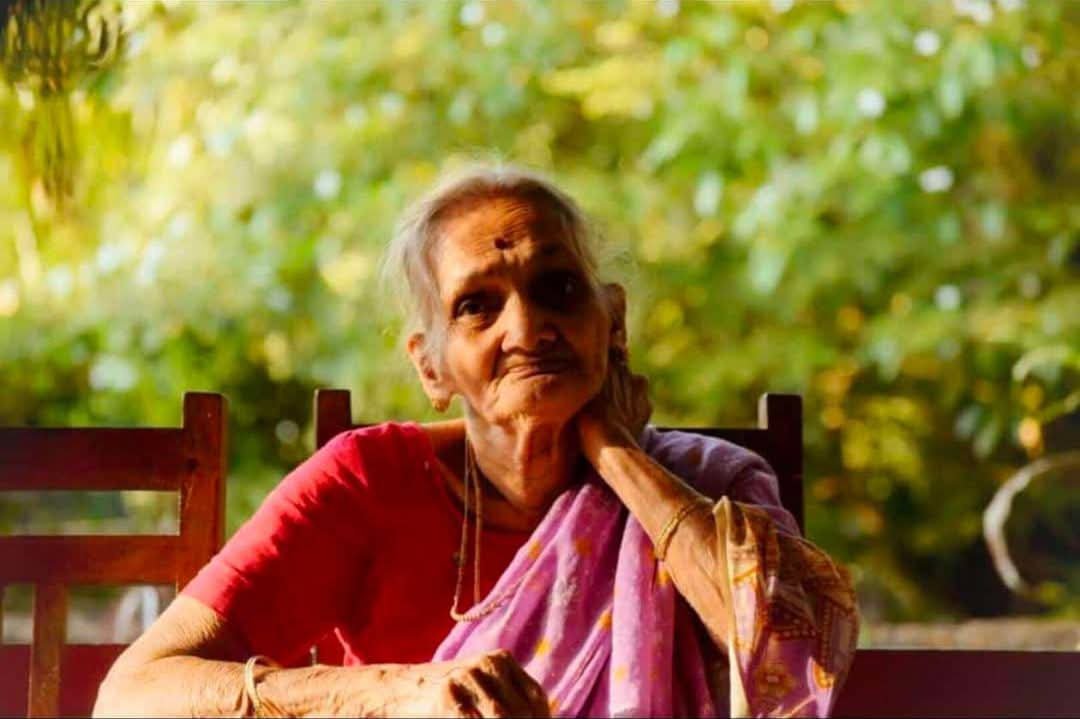 श्री.भगवती देवी माध्यमिक हायस्कूलचे चेअरमन आबा मुंज यांना मातृशोक