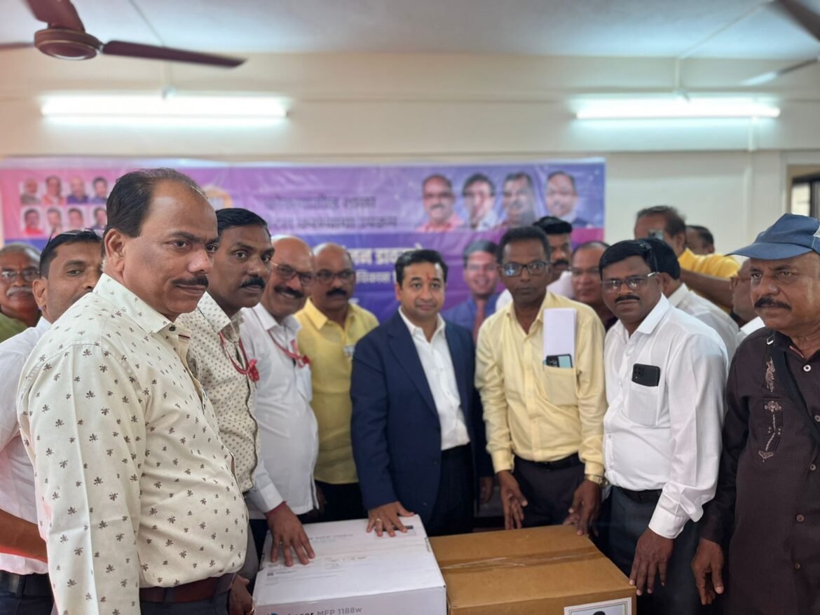 विद्यामंदिर माध्यामिक प्रशालेला आमदार निरंजन डावखरे साहेब यांच्या विकास निधितून संगणक देणगी
