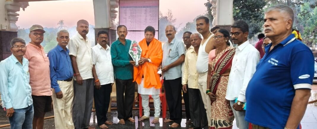 आम.दीपक केसरकरांचा डेगवे देवस्थान समितीकडून सत्कार