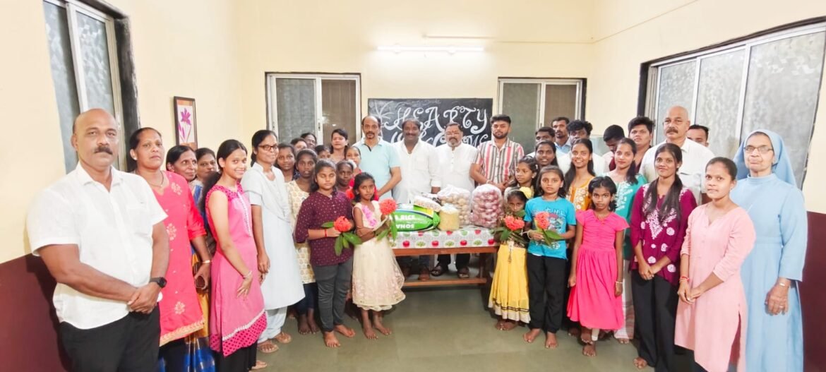 मालवण येथे शिवसेना नेते एकनाथ शिंदे यांच्या वाढदिवसानिमित्त अनाथ मुलांना खाऊ वाटप