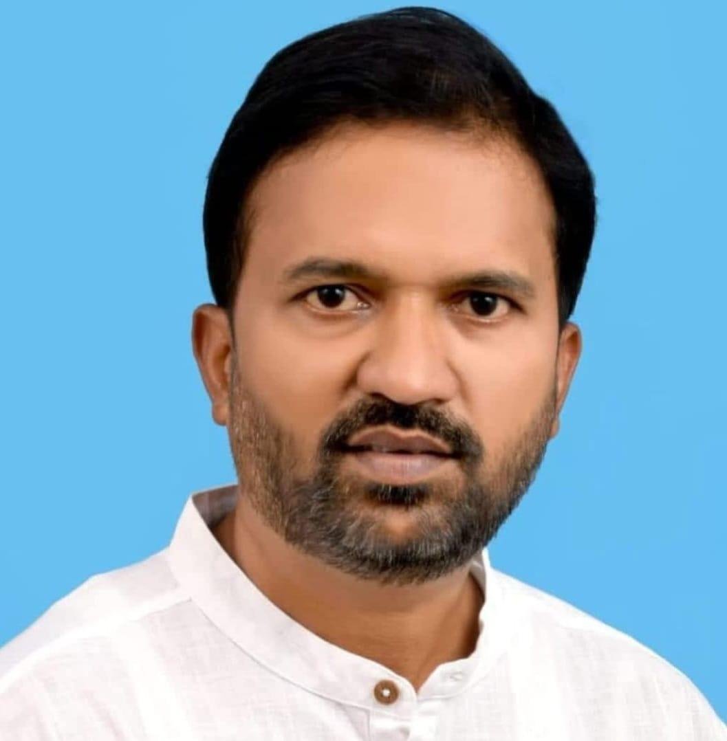 चिपी विमानतळाच्या श्रेयासाठी भांडणारे विमानतळ बंद पडून तिन महिने होत आले तरी आता गप्प का ?