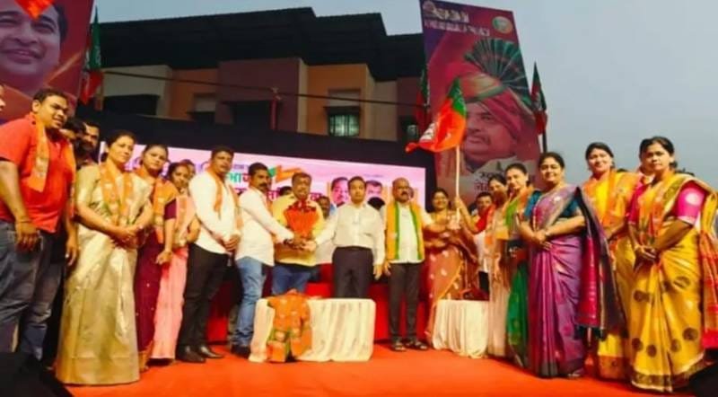 कुडाळात ठाकरे शिवसेनेला,काँग्रेसला धक्का : महाविकास आघाडीतील सात नगरसेवक भाजपमध्ये दाखल