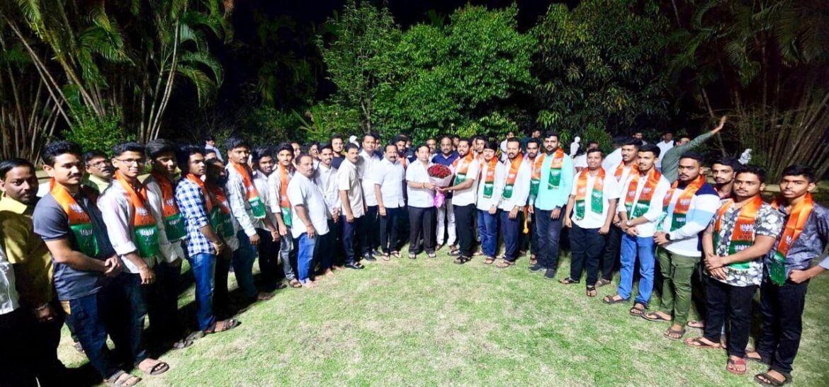 कणकवली शहरात उबाठा सेनेला मंत्री नितेश राणे यांनी पाडले मोठे खिंडार*