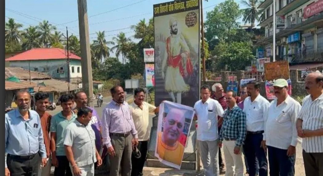 सकल मराठा समाजाच्या वतीने राहुल सोलापूरकरला जोडे मारो आंदोलन