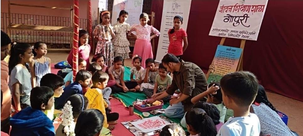 गोपुरी येथे रंगस्पर्श कार्यशाळा संपन्न