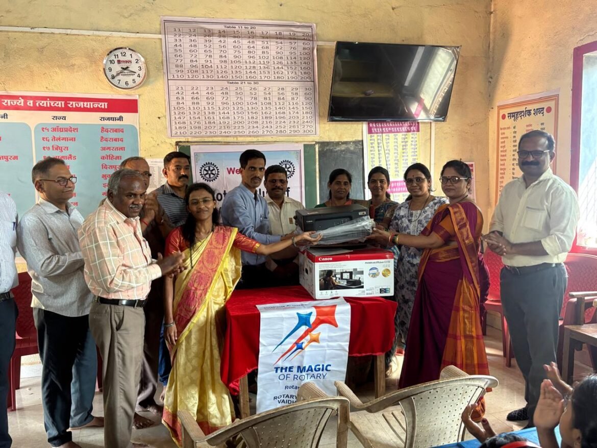 रोटरी क्लब ऑफ वैभववाडी यांच्यावतीने दत्त विद्या मंदिर वैभववाडी नंबर 1 शाळेसाठी प्रिंटर भेट
