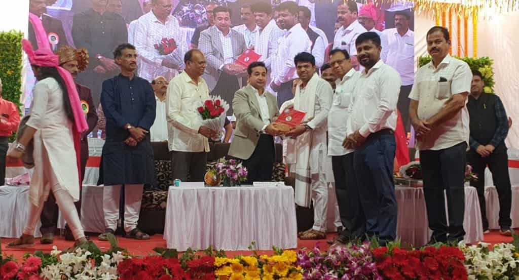 पालकमंत्री नितेश राणे यांच्या हस्ते श्रीराम शिरसाट यांना व्यापारी महासंघाच्या “आदर्श तालुकाध्यक्ष” पुरस्काराने सन्मानित !