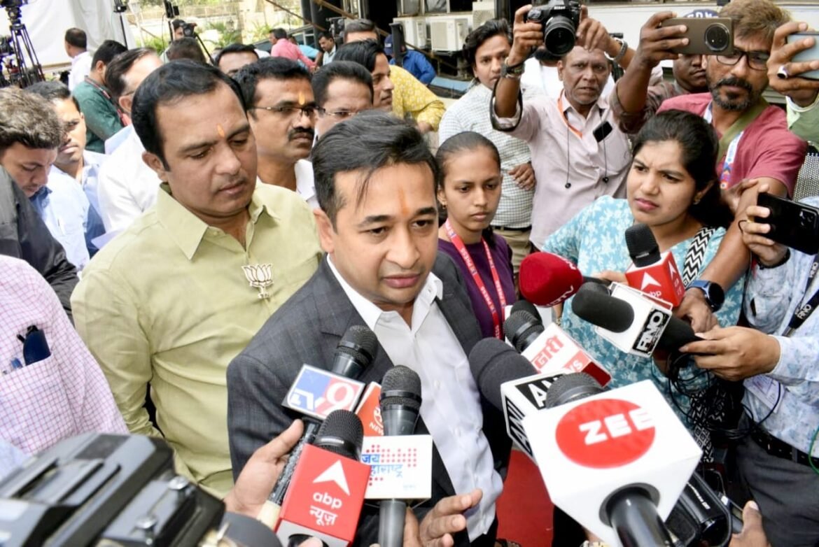 तर अबू आझमीची औरंग्याच्या कबरीच्या बाजूलाच कबर खोदू