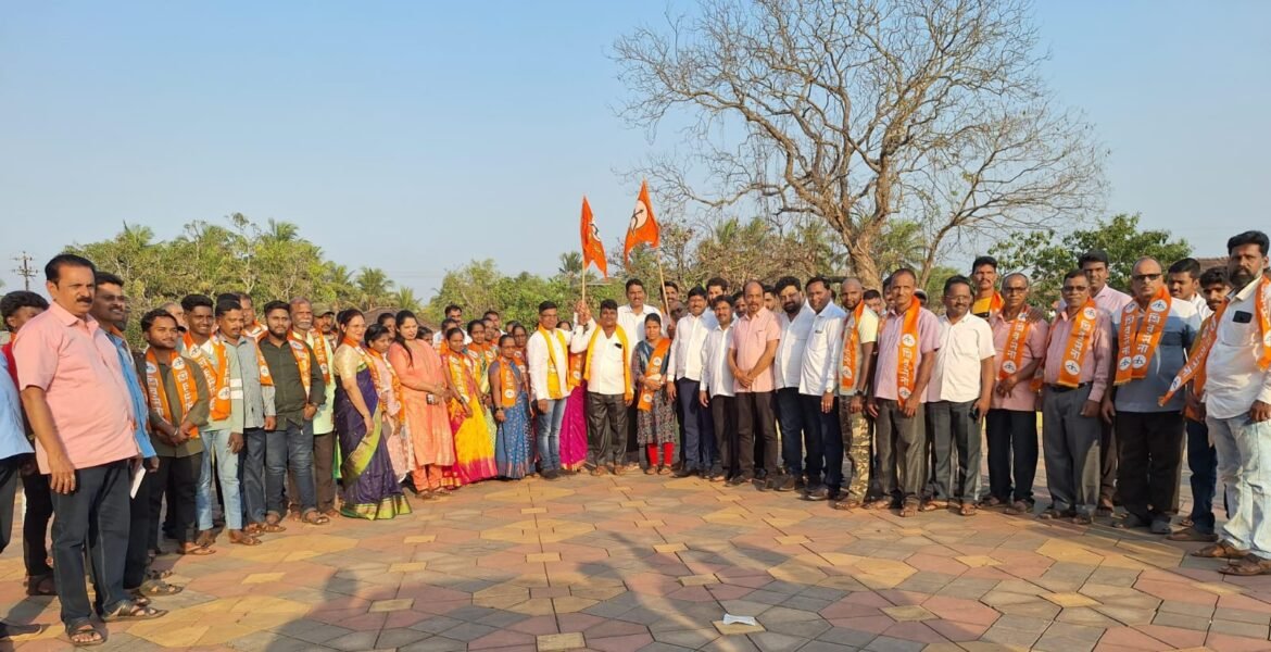 मालवण तालुक्यात शिवसेनेला मोठे बळकटीकरण – आडवली गावातील उबाठा पक्षाचे सरपंच, उपसरपंच व ग्रामपंचायत सदस्यांचा भव्य पक्षप्रवेश!