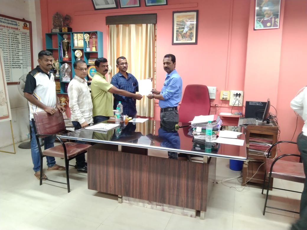 महाराष्ट्र राज्य परिवहन महामंडळा कडून जिल्ह्यातील प्रवाशांना उद्भवणाऱ्या समस्या समस्यांबाबत तसेच महाराष्ट्र राज्य परिवहन महामंडळाचे होत असलेल्या नुकसानाबाबत मनसेने वेधले विभाग नियंत्रक, सिंधुदुर्ग यांचे लक्ष