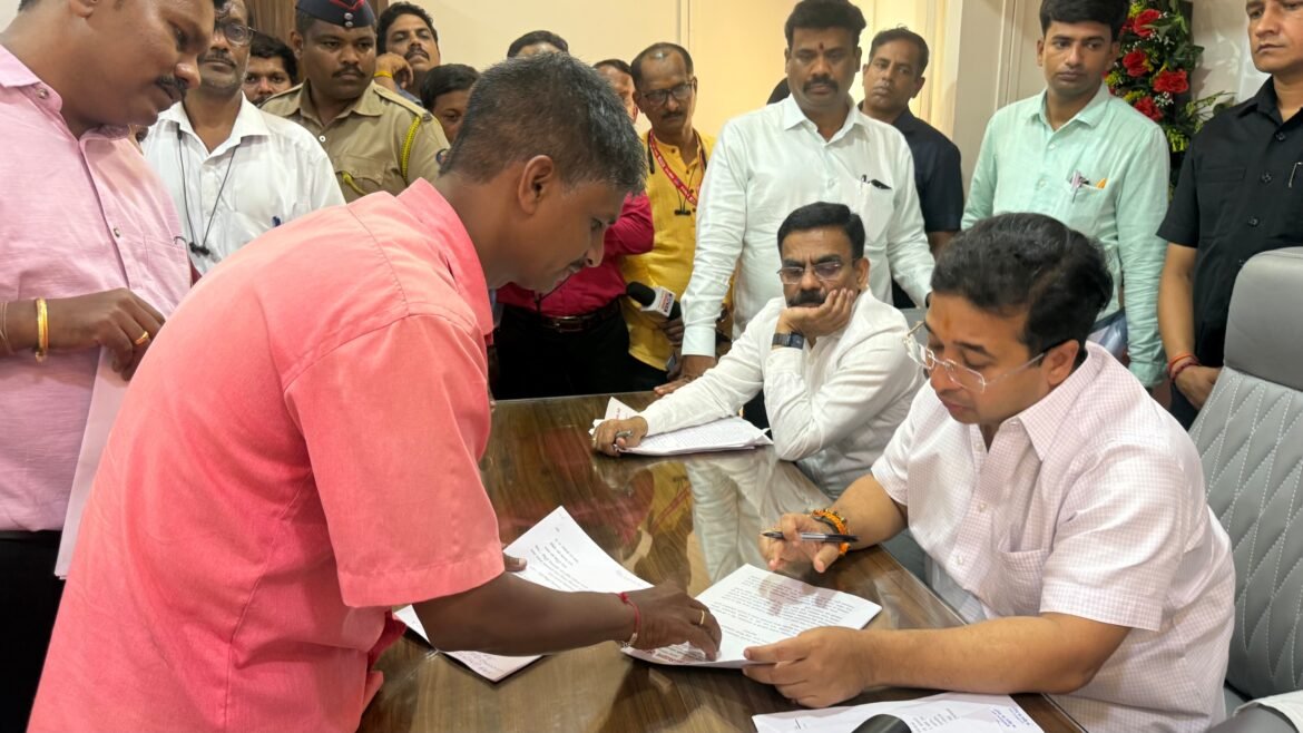 पालकमंत्री नितेश राणे यांची घेतली भेट आणि जनतेच्या समस्येची “ऑन द स्पॉट ” झाली सोडवणूक