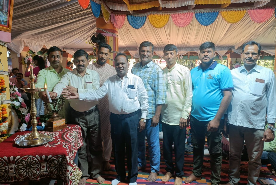 हुमरमळा येथे महाशिवरात्र उत्सव निमित्ताने वैभव मांजरेकर मित्र मंडळ पुरस्कृत संगीत गायनाचा कार्यक्रम