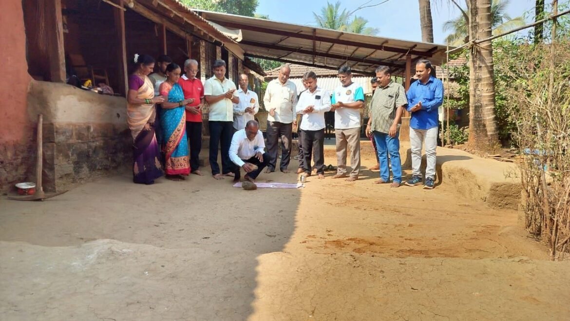 प्रधानमंत्री आवास योजना ग्रामीण टप्पा २ अंतर्गत करूळ गावातील १२ घरकुलांचे भूमिपूजन