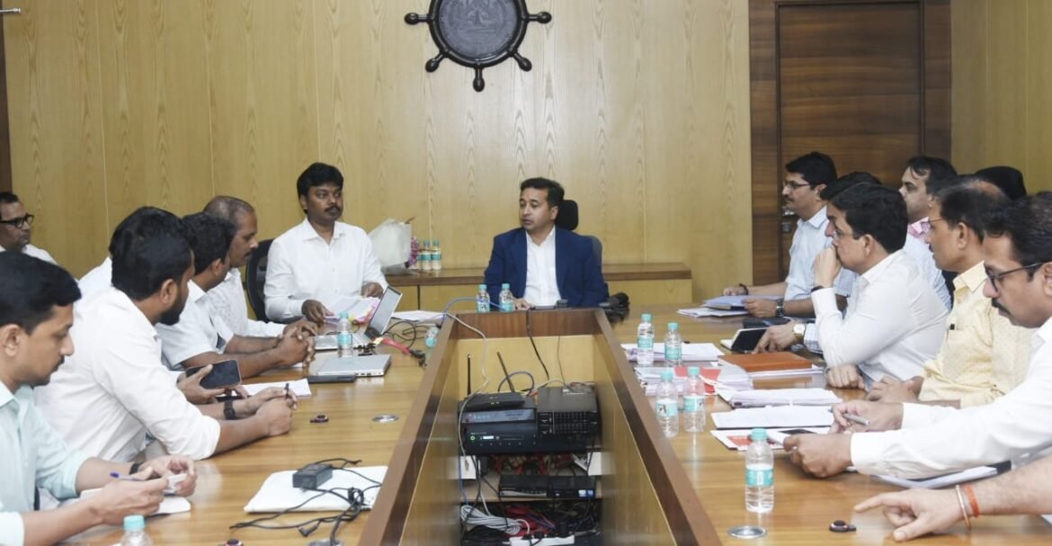 समुद्र किनाऱ्यावरील जागेचा व्यावसायिक उपयोग करून शासनाचे उत्पन्न वाढविण्यासाठी प्रयत्न करावे-मत्स्यव्यवसाय व बंदरे मंत्री नितेश राणे