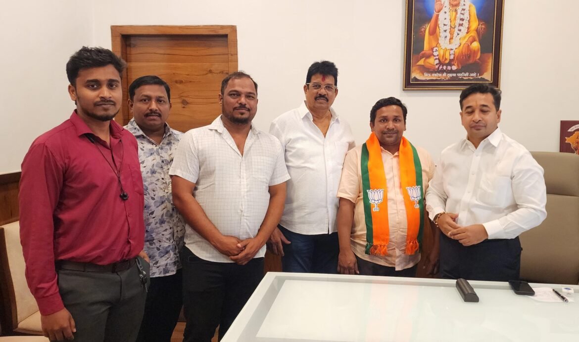 नगरसेवक रोहन खेडेकर भाजपात दाखल  -नामदार नितेश राणे यांच्या हस्ते घेतला प्रवेश