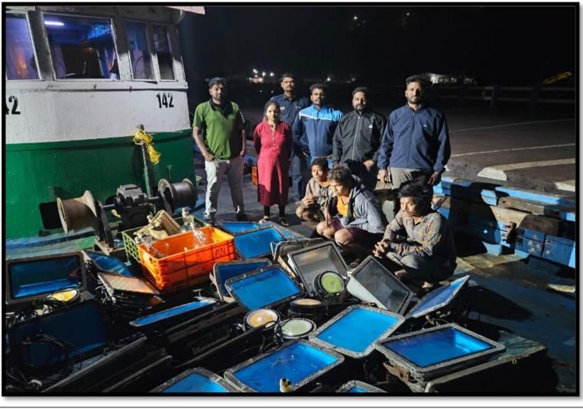 जयगड येथे एल.ई. डी. नौकेवर कारवाई