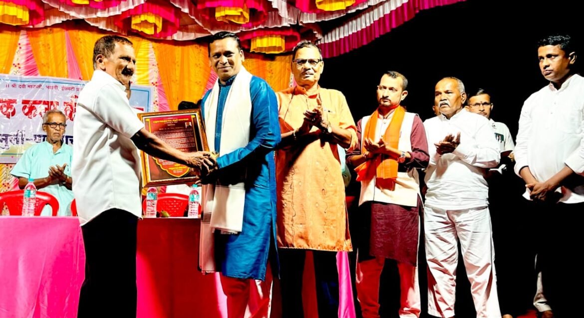 *सोनुर्लीत भजन रत्नं केळुसकर बुवा आणि प्रा.वैभव खानोलकर यांचा शाही सत्कार*