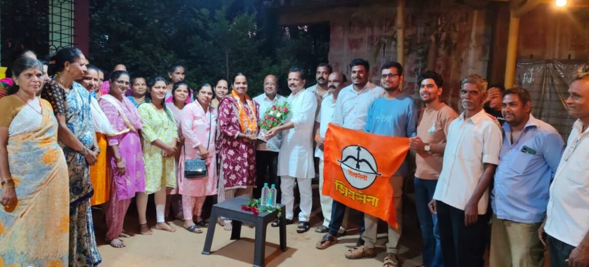 *चराठा ग्रा.प.सदस्या गौरी गावडेंसह राष्ट्रवादी (श.प.) गटातील अनेक कार्यकर्ते शिवसेनेत*