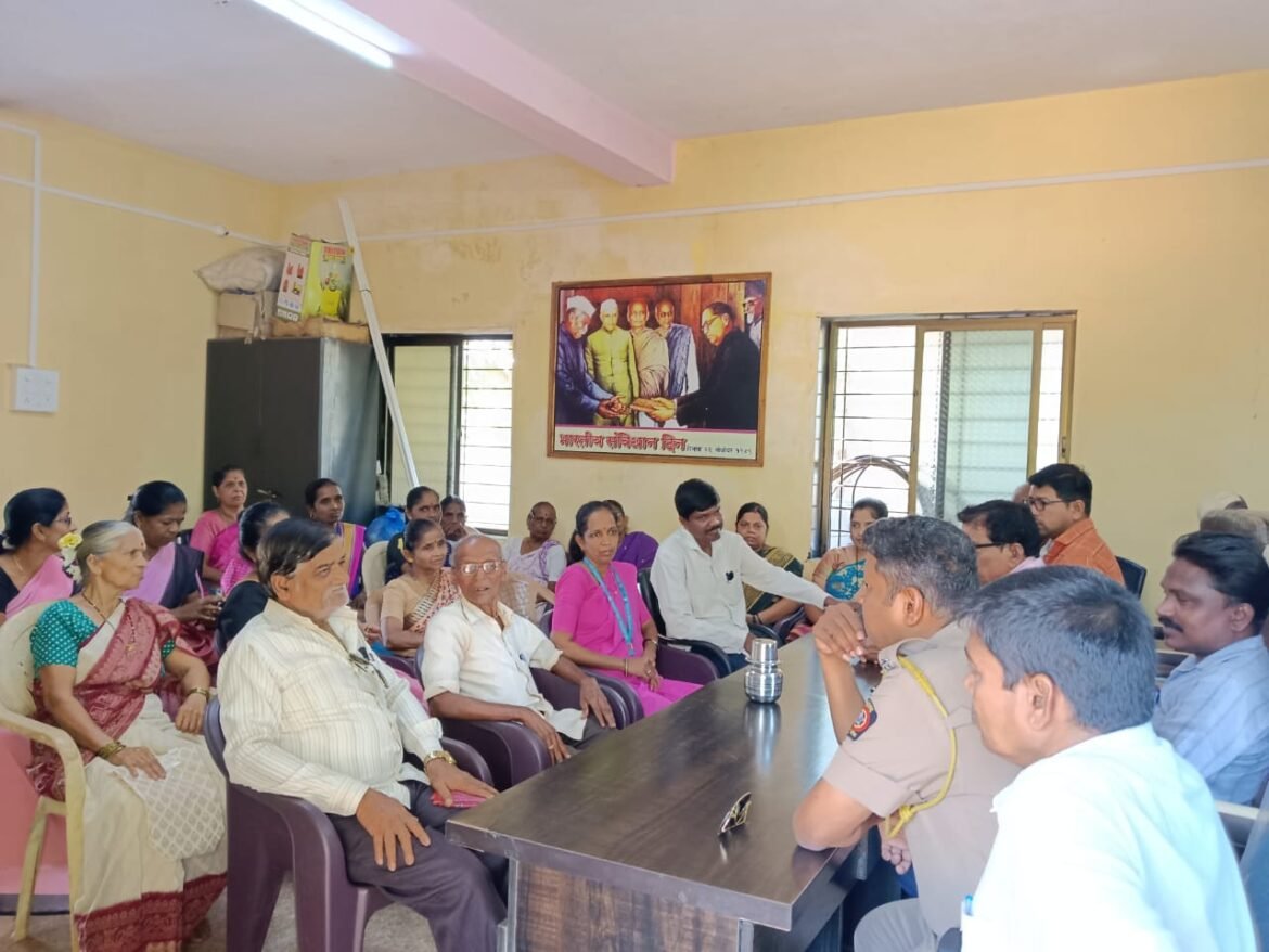 _साळीस्ते येथे पोलिस ग्रामसंवाद कार्यक्रम_