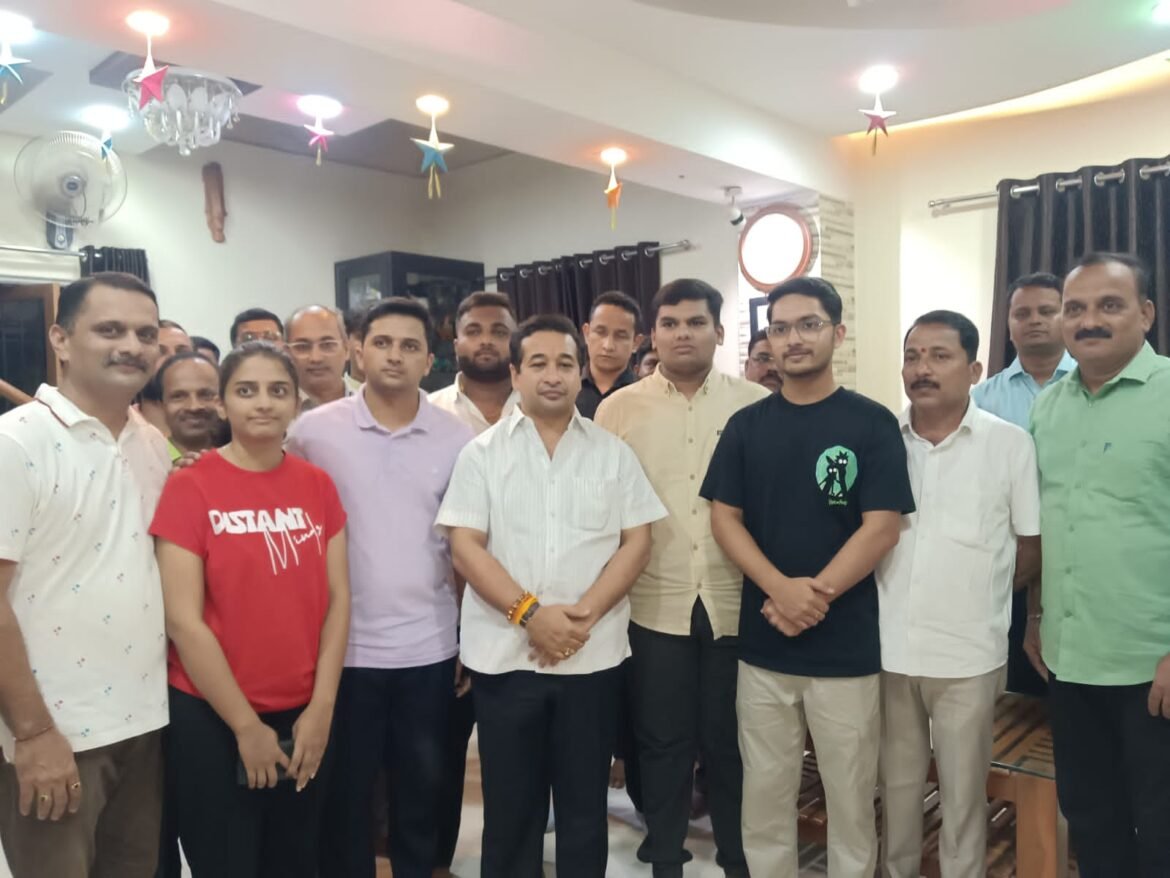 पहलगाम येथून सुखरूपपणे तळेरे गावी पोचलेल्या पावसकर कुटुंबियांची मंत्री नितेश राणे यांनी घेतली भेट