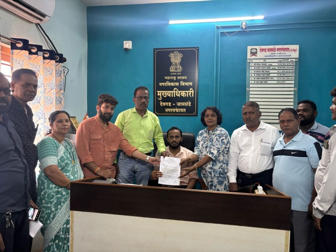 *देवगड न. पं. च्या पंतप्रधान आवास योजनेच्या कामाची माहिती द्या अन्यथा आंदोलन*