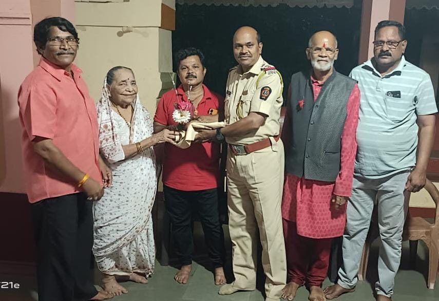 *ग्रामसंवाद अंतर्गत पोलीस निरीक्षक भरत धुमाळ यांची वाडा परबवाडीला भेट*