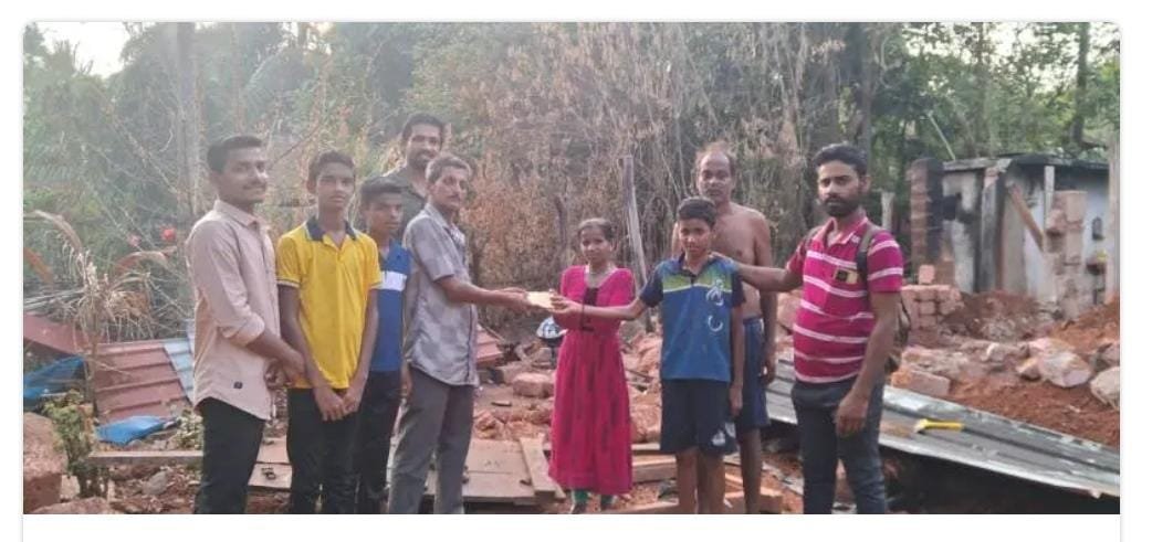 श्री.अष्टविनायक सेवक भजन मंडळाच्या वतीने सिलिंडर स्फोटात घर जळलेल्या महिलेला आर्थिक सहकार्य*