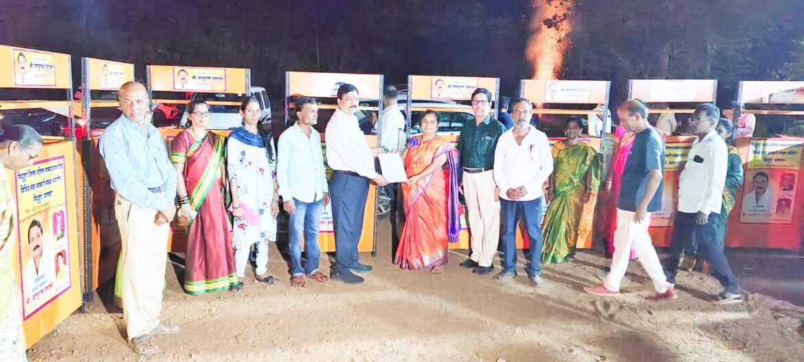 माजी.आ.परशुराम उपरकर यांचेकडून मच्छीमार महिलांसाठी 10स्टॉलचे मोफत वाटप..*