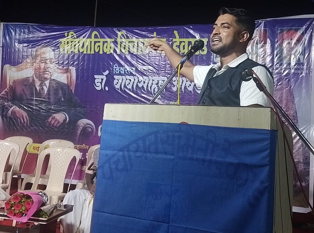 *व्‍यवस्‍थेला प्रश्‍न विचारणारे नको अशी आजची सामाजिक स्थिती*