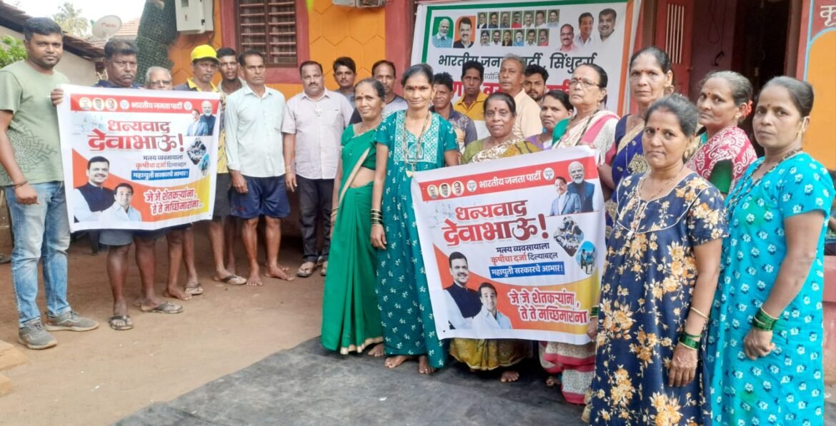 *वेंगुर्ले तालुक्यातील वायंगणी ग्रामपंचायत हद्दीत भाजपा च्या गाव वस्ती संपर्क अभियान जिल्हा उपाध्यक्ष प्रसंन्ना उर्फ बाळु देसाई यांनी मच्छीमार बांधव व भगिनींशी साधला संवाद*