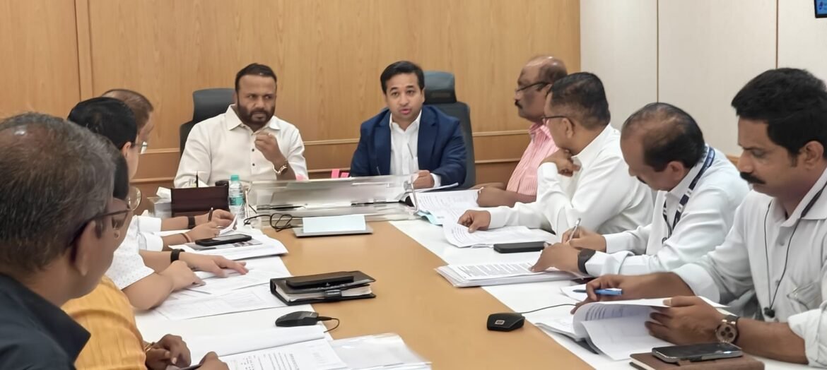 सिंधुदुर्ग जिल्ह्यातील सुरू असलेल्या PMGSY कामांची पूर्तता प्राधान्याने पावसाळ्यापूर्वी करावीत:पालकमंत्री नितेश राणे*