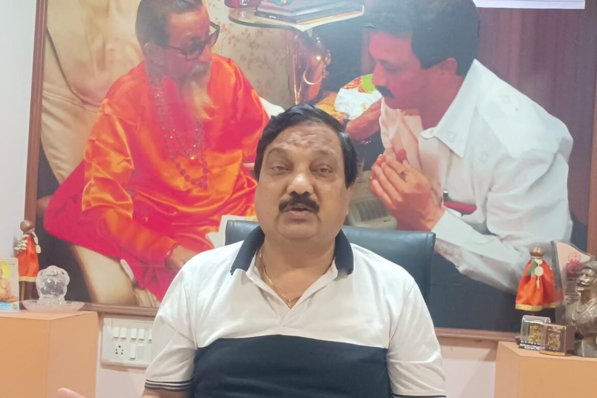 *’त्या’ दोन्ही महसूलच्या कर्मचाऱ्यांना बडतर्फ करा*