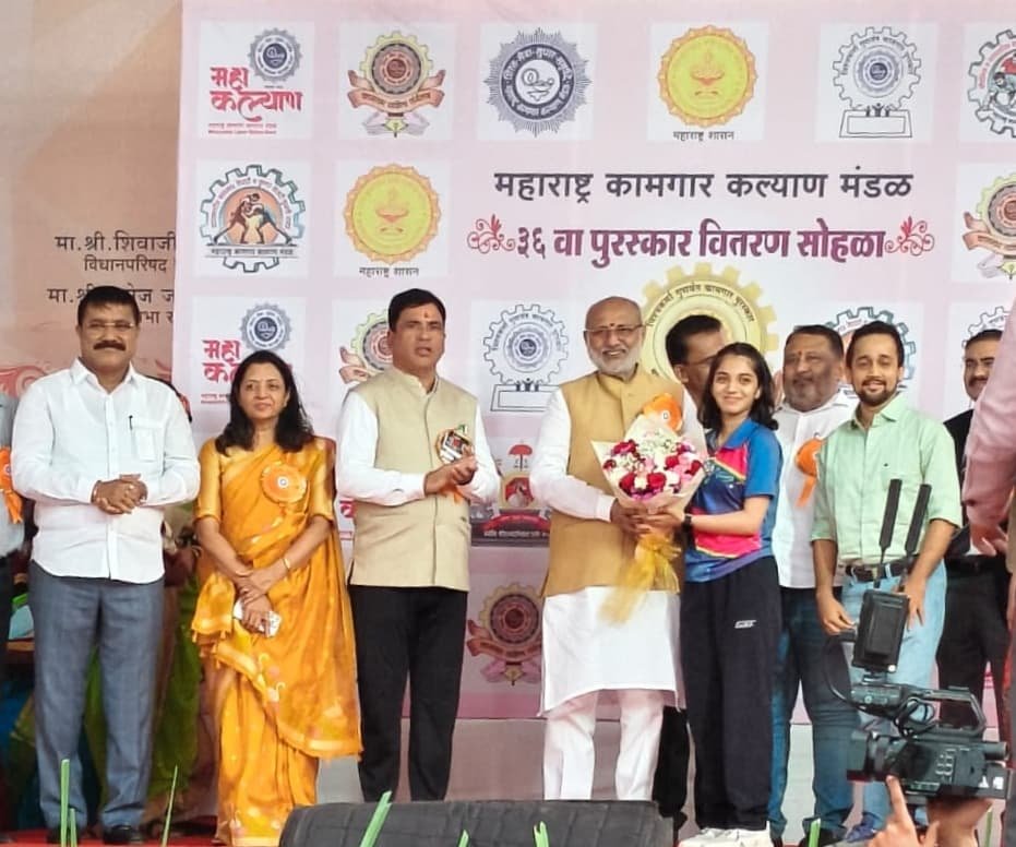 टेबल टेनिस खेळाडूनअंशिता ताम्हणकर हिचा राज्यपालांच्या हस्ते गौरव