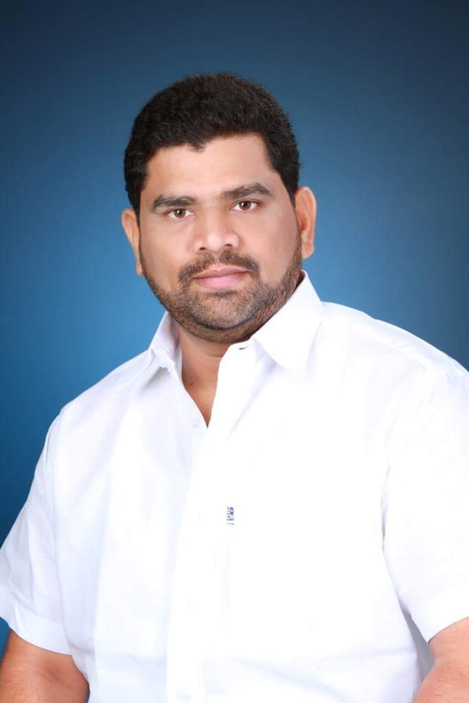 प्रशासनावर पालकमंत्री व सत्तारूढ आमदारांचा वचक नसल्यानेच वरिष्ठ अधिकाऱ्यांकडून राजरोस लाचेची मागणी – वैभव नाईक