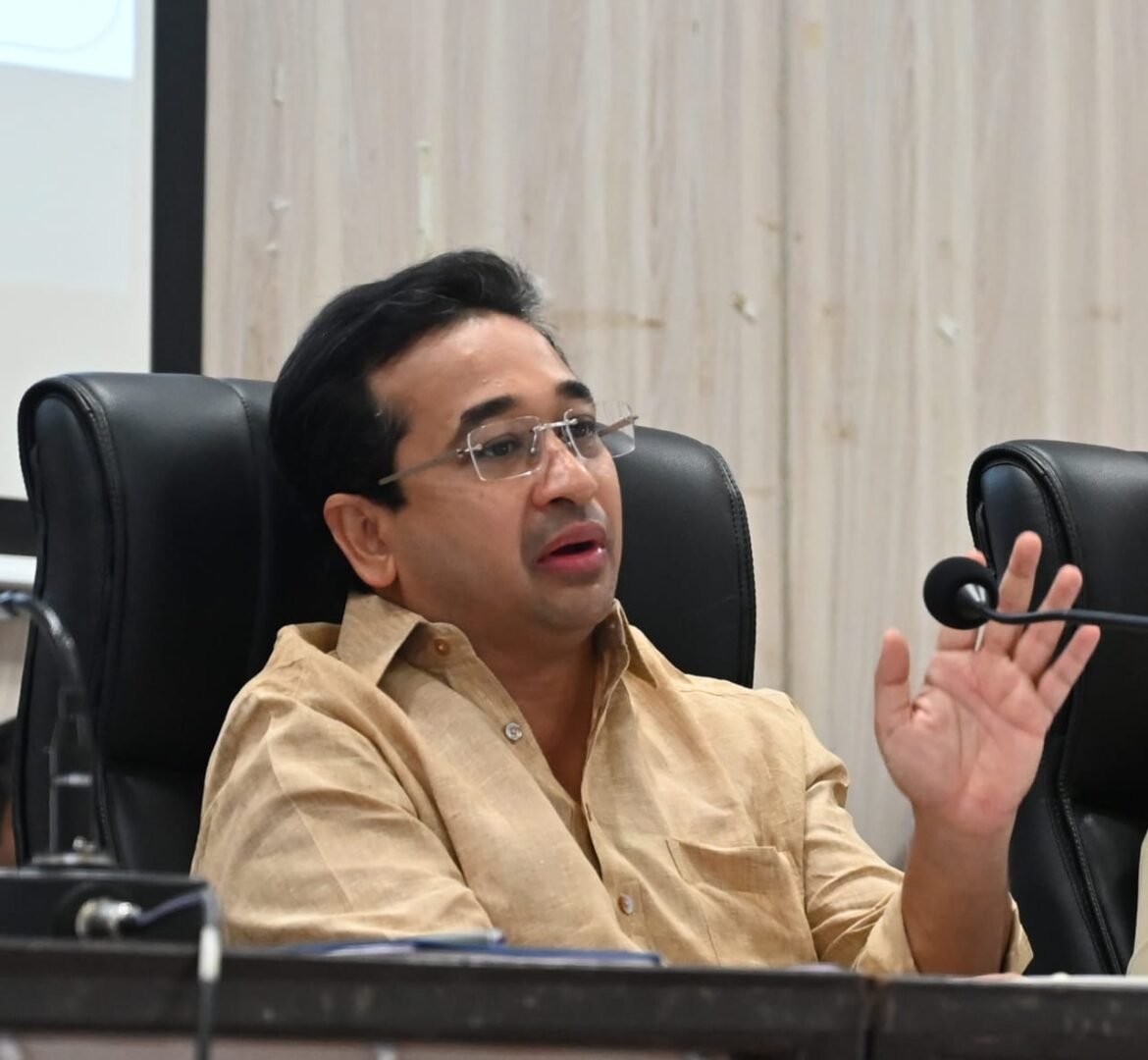 पालकमंत्री नितेश राणे यांनी दिले आपत्ती नियंत्रण कक्ष सज्ज ठेवण्याचे आदेश