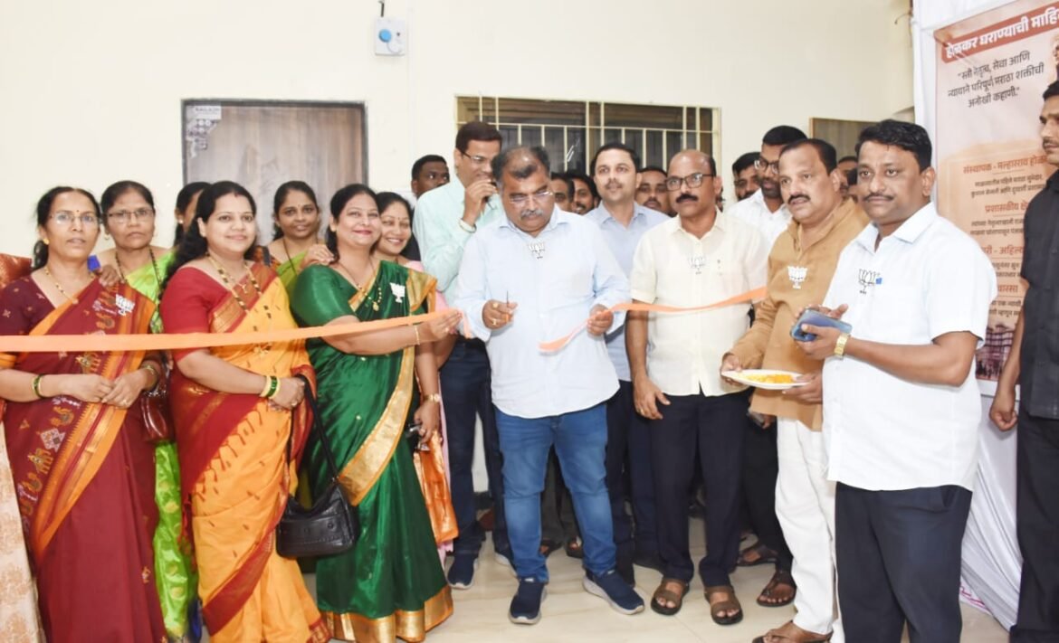 अहिल्याबाई होळकर त्रिजन्मशताब्दी वर्षानिमित्त भाजपा सिंधुदुर्ग च्या वतीने आयोजित प्रदर्शनीचे भाजपा प्रदेश कार्याध्यक्ष रवींद्र चव्हाण यांच्या हस्ते उद्घाटन