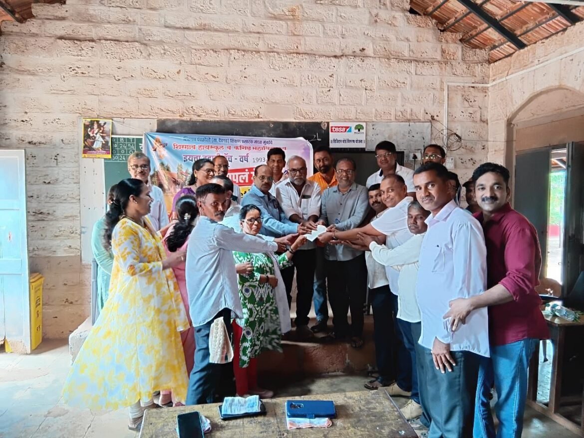 *९३-९४ बॅचच्या विद्यार्थ्यांनी शाळेच्या पायाभरणीत उभारली नवी वीट*