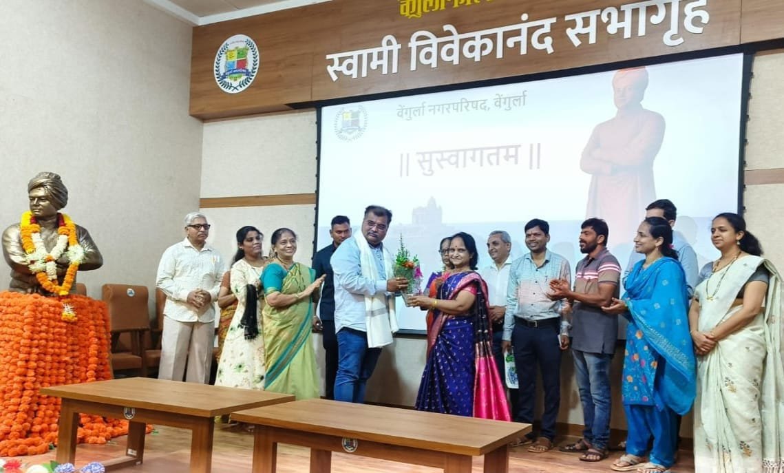 *आनंदयात्रीतर्फे रविद्र चव्हाण यांचा सत्कार*