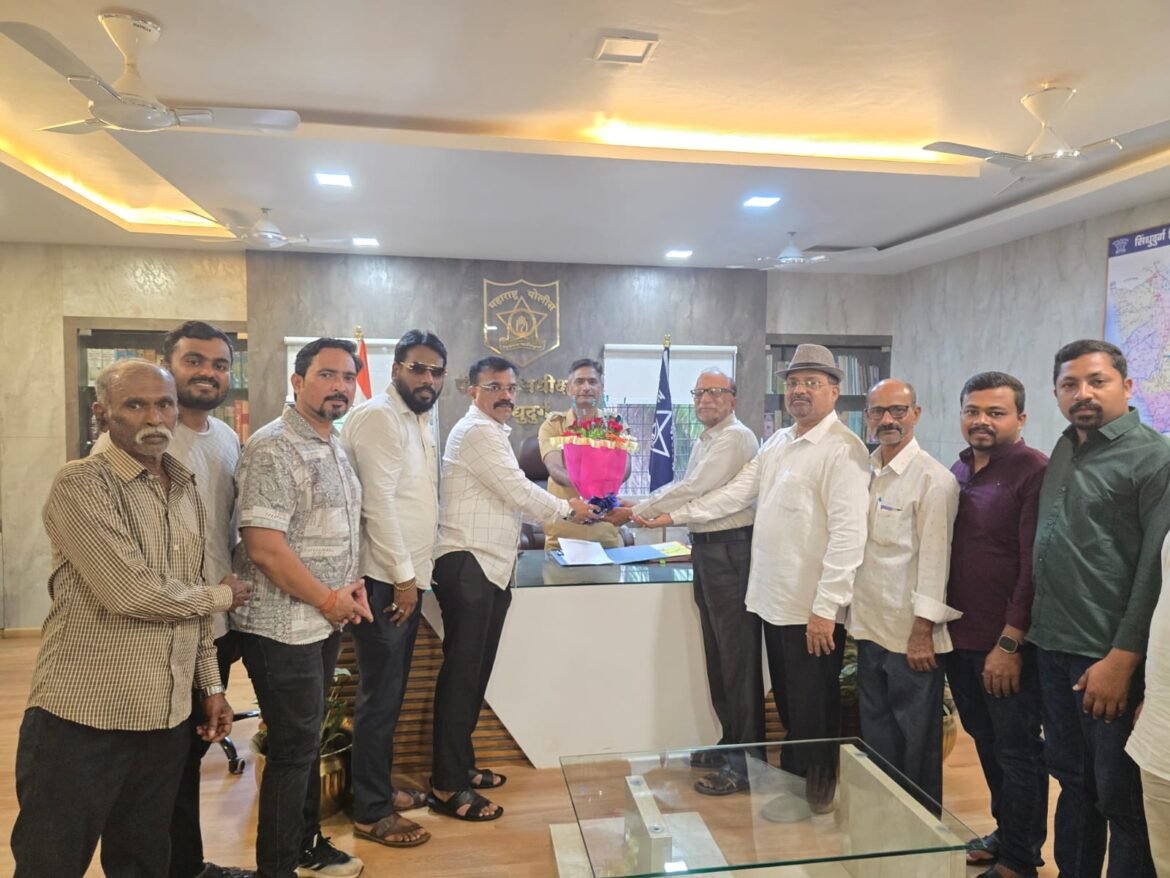 नूतन जिल्हा पोलिस अधीक्षक श्री,मोहन दहिकर यांची सिंधुदुर्ग जिल्हा राष्ट्रवादी काँग्रेसच्या शिष्टमंडळाने भेट घेऊन दिल्या शुभेच्छा