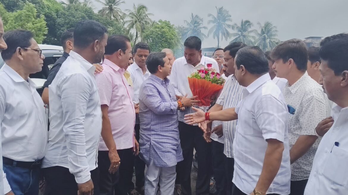 शिवसेना पदाधिकाऱ्यांनी पालकमंत्री नितेश राणे यांना दिल्या वाढदिवसाच्या शुभेच्छा