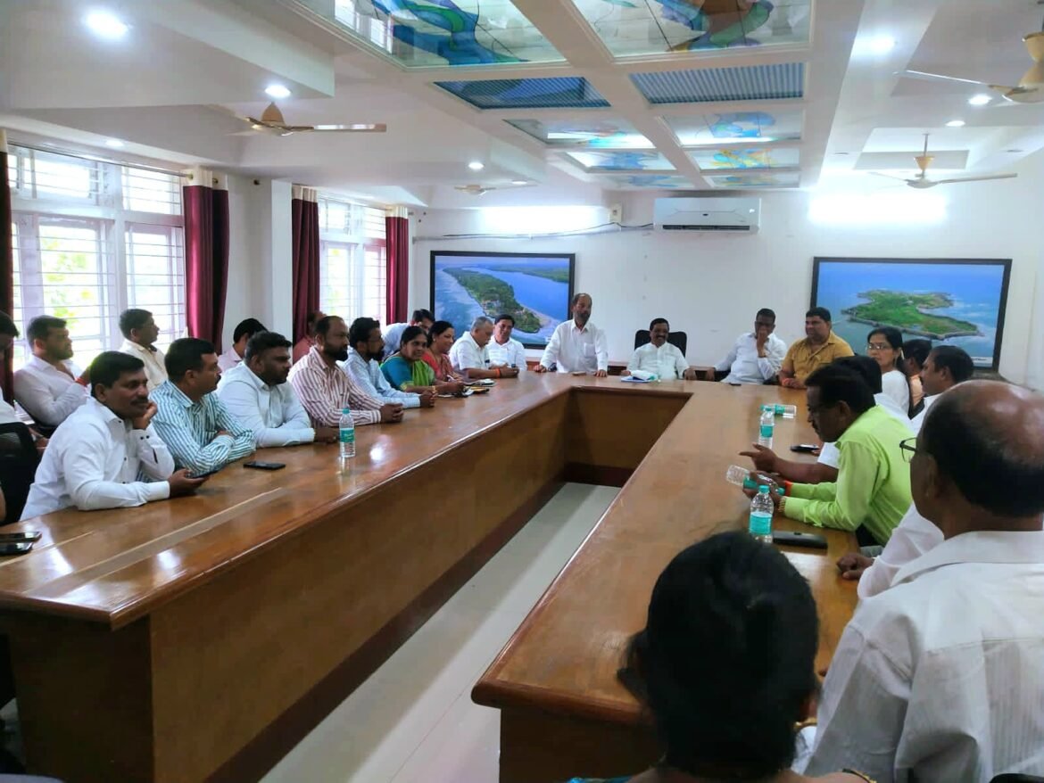 स्थानिक स्वराज्य संस्थांच्या निवडणुकांमध्ये शिवसेनेचा भगवा फडकविण्यासाठी आतापासून कामाला लागा