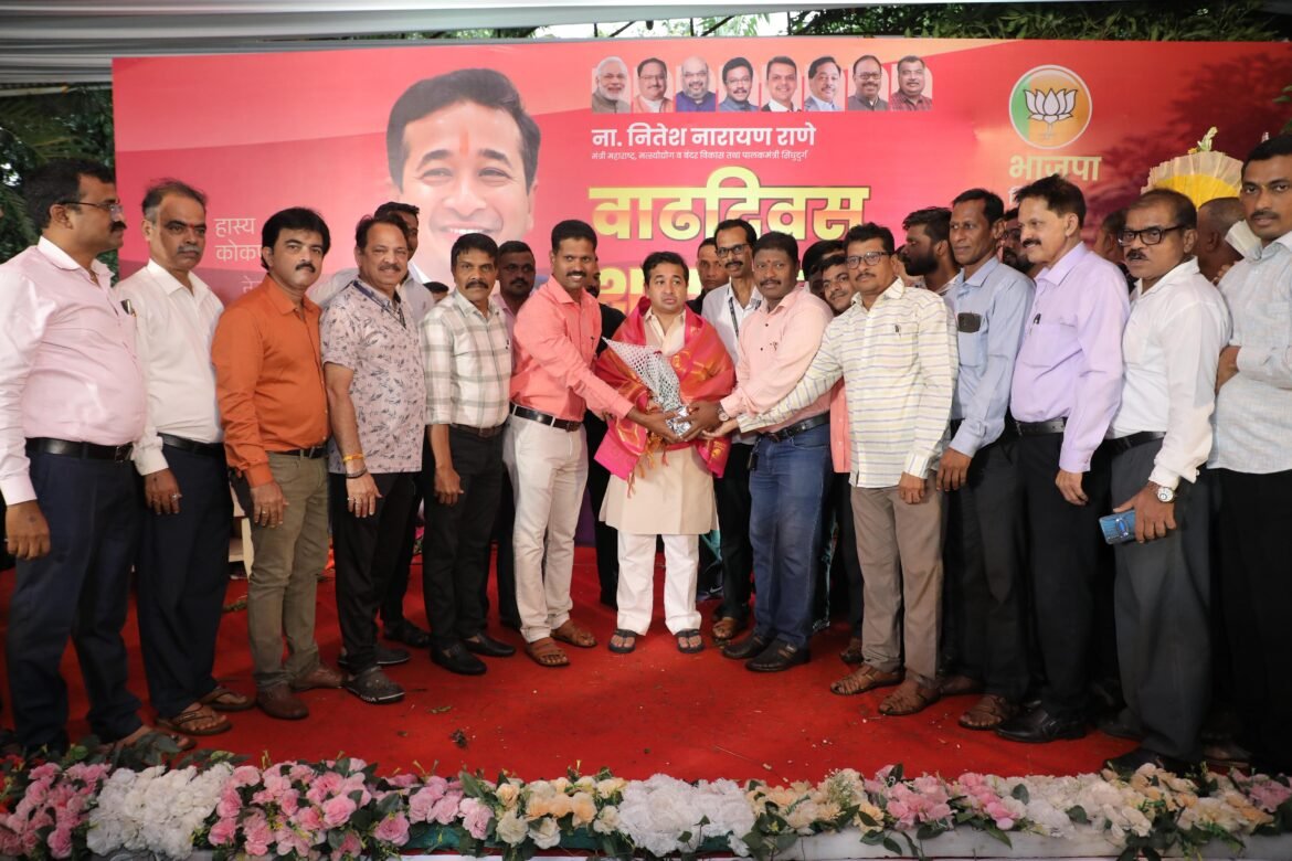 कणकवली तालुका पत्रकारसंघाच्यावतीने पालकमंत्री नितेश राणे यांना देण्यात आल्या शुभेच्छा