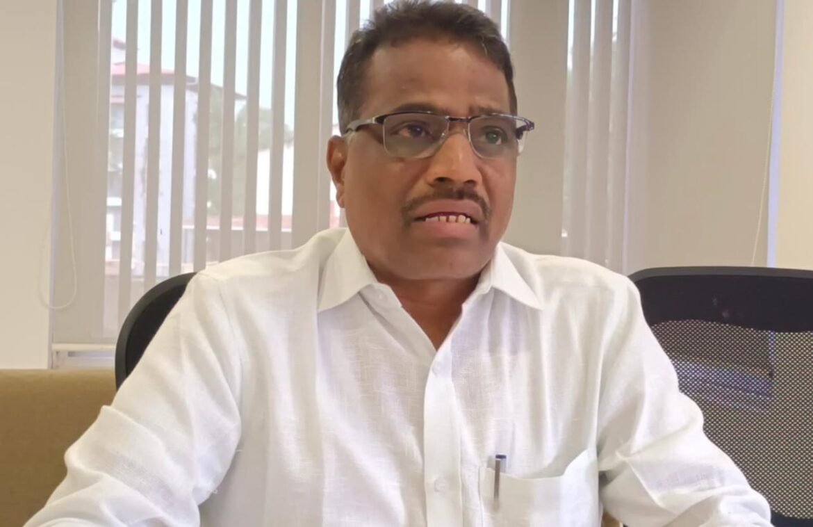 महाराष्ट्र शासनाचा शिक्षण विभाग चालवत असलेली अकरावी प्रवेश प्रक्रिया अत्यंत त्रासदायक – सतीश सावंत