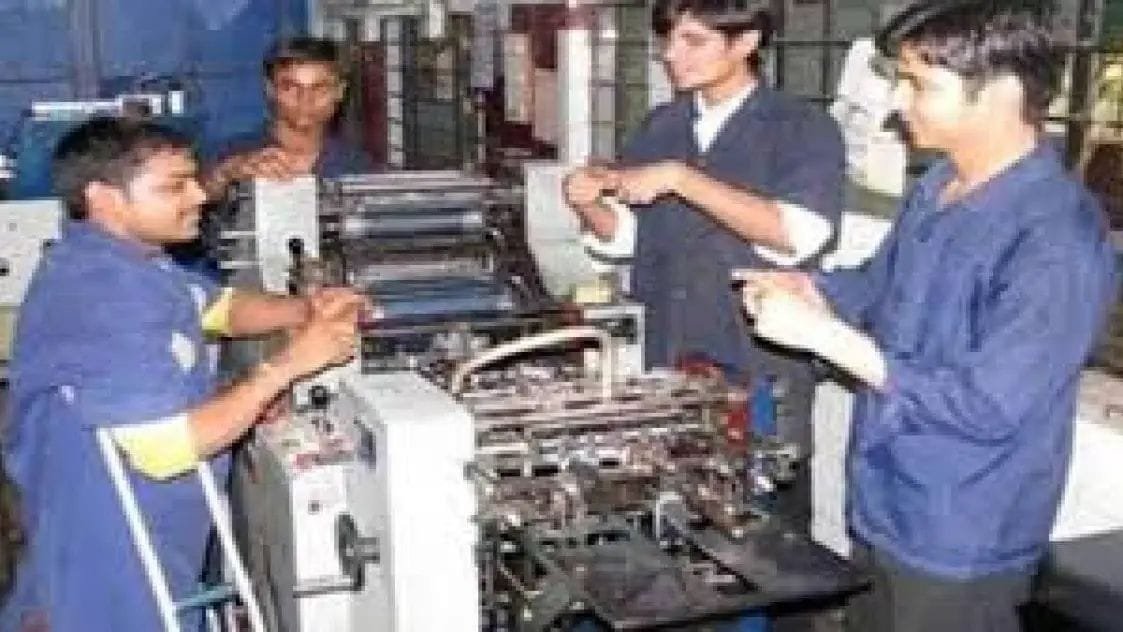 *आयटीआयच्या ५३ संस्था होणार आदर्श; जागतिक बँकेकडून आयटीआयला मिळणार १३२५ कोटी रुपये निधी*