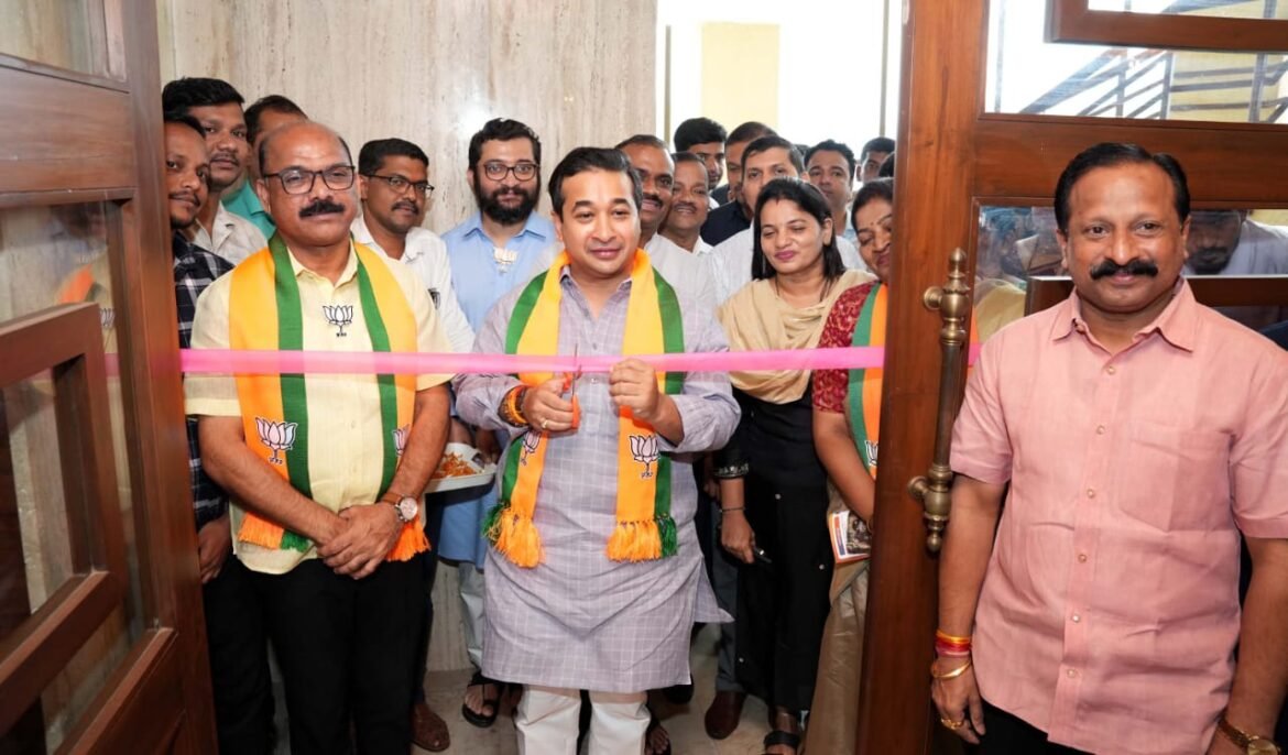 *व्यावसायिक आणि बुद्धीजीवी जनतेचे मोदी सरकारच्या गौरवार्थ झाले कणकवलीत संमेलन*