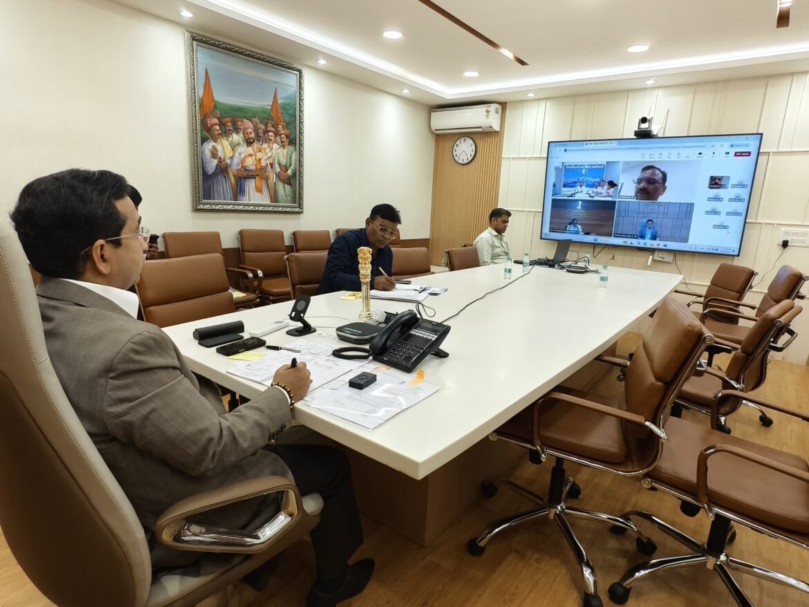 *पालकमंत्री नितेश राणे यांनी घेतला पुल आणि साकवांच्या सद्यस्थितीचा आढावा*