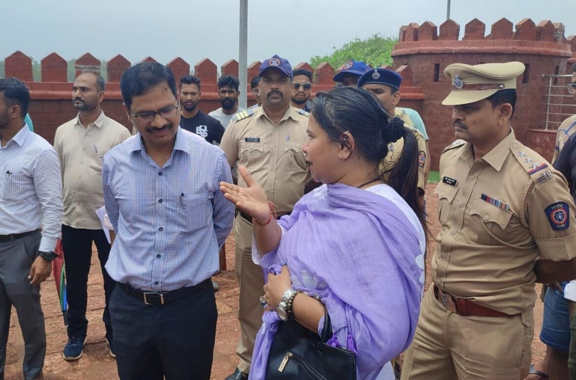 *राजकोट किल्ला परिसरात रात्रीच्या वेळी प्रेमीयुगुलांचा वावर*