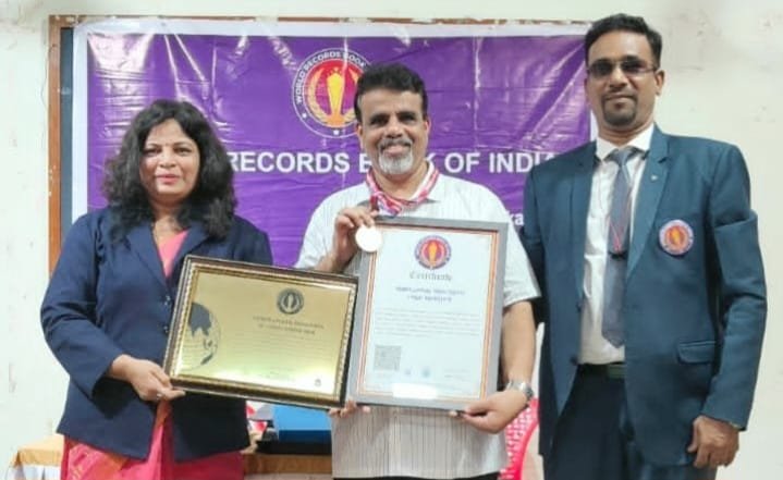 *बाया’ या मराठी कवितेचा ५६ भाषांमध्ये अनुवादाचा जागतिक विक्रम करणाऱ्या गीतकार विजय जोशी यांची वर्ल्ड रेकॉर्ड्स बुक ऑफ इंडिया मध्ये नोंद*